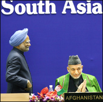 मनमोहन सिंह और हामिद करज़ई