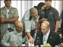 Ehud Olmert ve askeri danışmanları