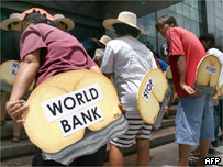 Protestos em frente ao Banco Mundial