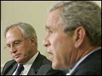 Bush eski CIA başkanı Porter Goss'la