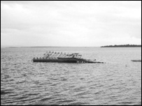 Một con thuyền bị đắm