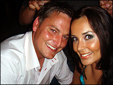 Pamela Encinas y su novio (Foto enviada por Pamela a BBC Mundo)