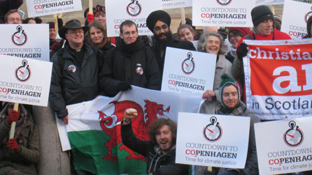Protestwyr newid hinsawdd yn Copenhagen