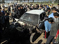 Carro em Gaza atingido por ataque israelense