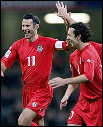 شادمانی بازيکنان ولز پس از زدن گل مقابل آذربايجان