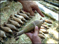 सद्र सिटी में हथियार सौंपे गए