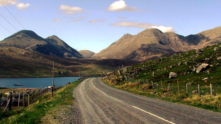 Air an t-slighe a Leòdhas às an Tairbeart