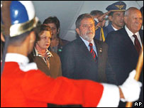 Lula desembarca em Assunção
