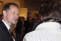 Yn ystod diwrnod dathlu canmlwyddiant y Llyfrgell.