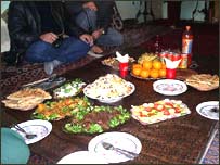 مهمانان به جای سبزی آمده اند