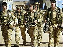 Basra'da İngiliz askerler