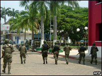 Tropas do governo e oposicionistas se enfrentam em Pando, em setembro (Getty Images)