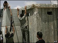 فلسطينی ها در مرز غزه