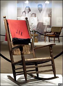 Oblíbené houpací křeslo JFK