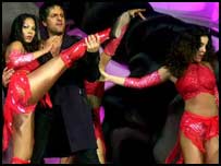 فردین خان اپنے مخصوص انداز میں 