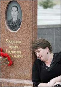 Beslan'da yakınını kaybeden bir kadın