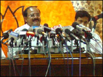 भाजपा के नेता प्रमोद महाजन और वैंकया नायडू