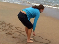 Camila Opazo Ricciardi, em praia de Barcelona