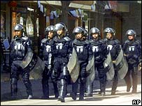 Cảnh sát Trung Quốc tuần tra tại Tây Tạng