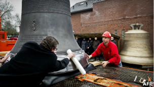 Sinos que serão levados a Notre Dame