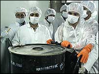 Pracovníci jaderného zařízení v Isfahánu