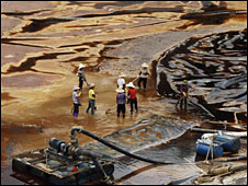 福建上杭的紫金礦業污染