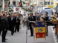 Doar preşedintele Iliescu salută armata la Suceava