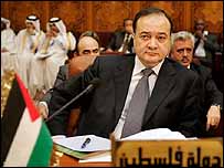 O ministro das Relações Exteriores da Palestina Nasser Al-Qidwa durante encontro no Cairo