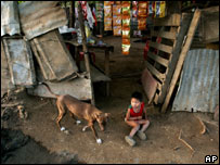 Criança pobre em Manágua, Nicarágua