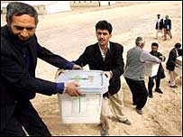 Elden ele geçirilen oy sandıkları