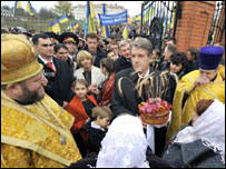 Віктора Ющенка благословили у рідному селі