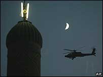 Mesquita à noite no Iraque