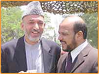 محمد قسيم فهيم (راست) و حامد کرزی (چپ)