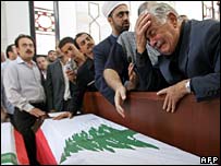 Velid Eido'nun cenazesinde ağlayan Lübnanlılar