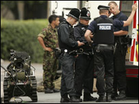 Policie a armáda v Leedsu