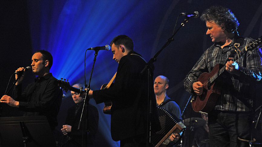 Na Seòid at The Jewels of the Ocean - live at the Old Fruitmarket. Photo by Louis Decarlo