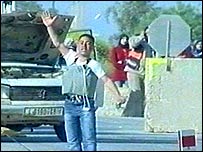 Hussam Abdo, filmado ao ser pego em posto de controle de Nablus