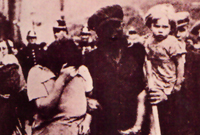 Llun o glawr y llyfr 'We Live' gan Lewis Jones