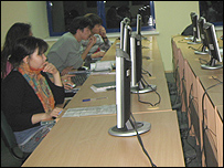 Интернетдан фойдаланаётган КИМЭП талабалари