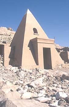 New Kingdom pyramid, Deir el-Medina