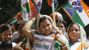 Unjuk rasa menentang supermarket asing di Delhi.