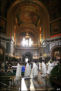 Thi hài ông được quàn tại thánh đường chính của thành phố