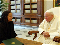 Papa João Paulo 2º e a embaixadora brasileira no Vaticano, Vera Barrouin Machado