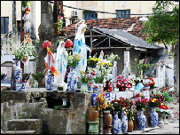 Linh đài Đức Mẹ trong khuôn viên tranh chấp