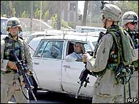 Militares procuram aliados de Saddam Hussein