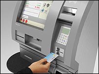 Terminal para pagamento com cartões, moedas e notas, da IBM