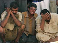 Atentados ocorrem um dia após dia de violência no qual 150 foram mortos