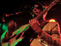 Raul Midon (courtesy Mallinsons.com)