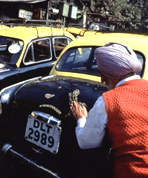 Většina taxíků nemůže vyjet do ulic - nejezdí na plyn