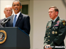 Obama_Petreaus.jpg